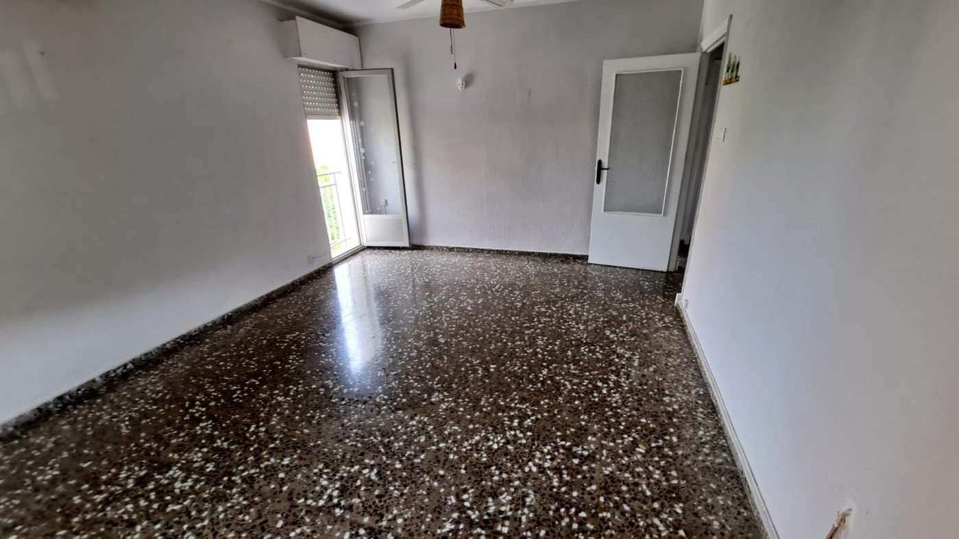 Flat on Calle Cataluña — image 3